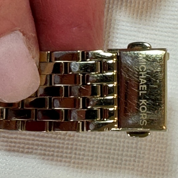 Michael Kors Darci Watch MK-3191 Gold Tone Pave Crystal Needs Battery - Picture 6 of 10